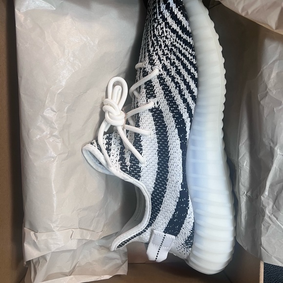 Yeezy Boost 350 V2 “Zebra” - Picture 7 of 9